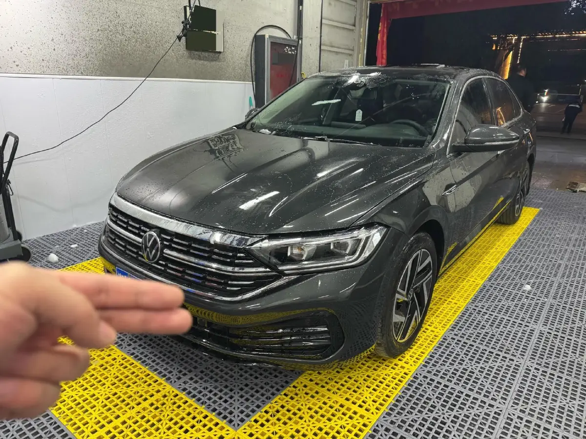 2023 Volkswagen Sagitar 1.5T 160HP L4 7DCT