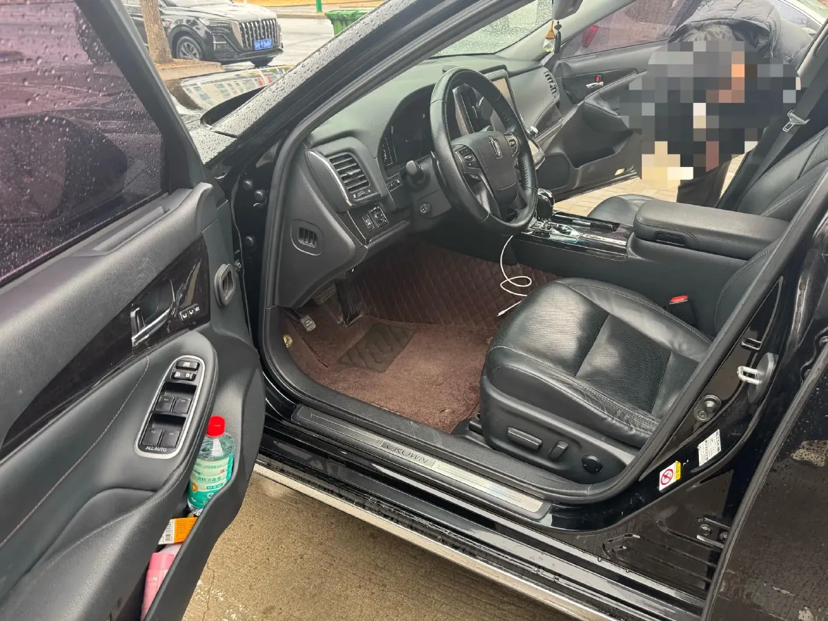 2018 Toyota Crown 2.0T 235HP L4 8AT,autocango,china used car exporter,china ev exporter,chinese used car exporter,chinese used ev exporter