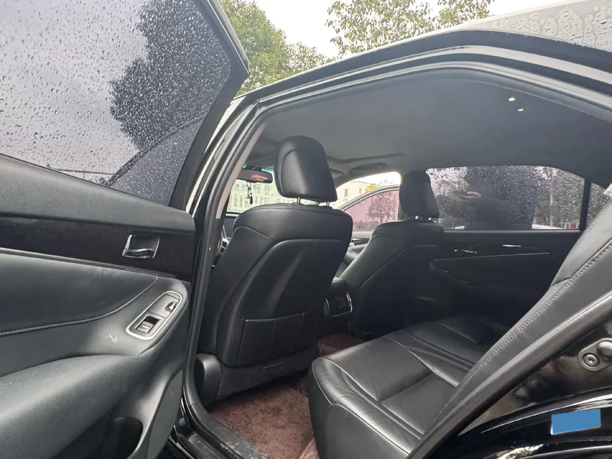 2018 Toyota Crown 2.0T 235HP L4 8AT,autocango,china used car exporter,china ev exporter,chinese used car exporter,chinese used ev exporter