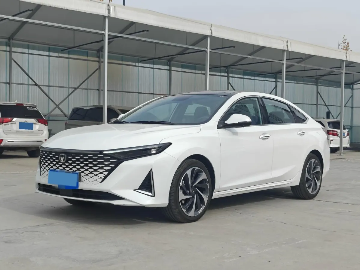 2023 ChangAn Raeton Plus 1.5T 188HP L4 7DCT,autocango,china used car exporter,china ev exporter,chinese used car exporter,chinese used ev exporter
