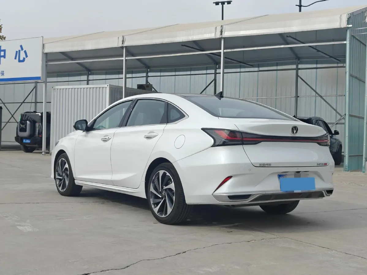 2023 ChangAn Raeton Plus 1.5T 188HP L4 7DCT,autocango,china used car exporter,china ev exporter,chinese used car exporter,chinese used ev exporter