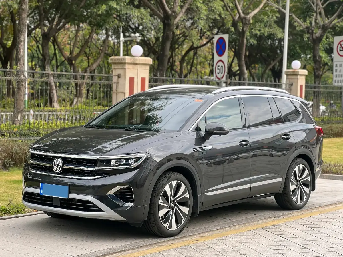 2024 Volkswagen Talagon 2.0T 220HP L4 7DCT