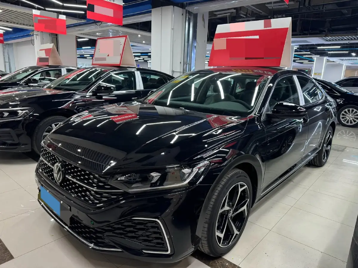 2025 Volkswagen Passat 2.0T 220HP L4 7DCT