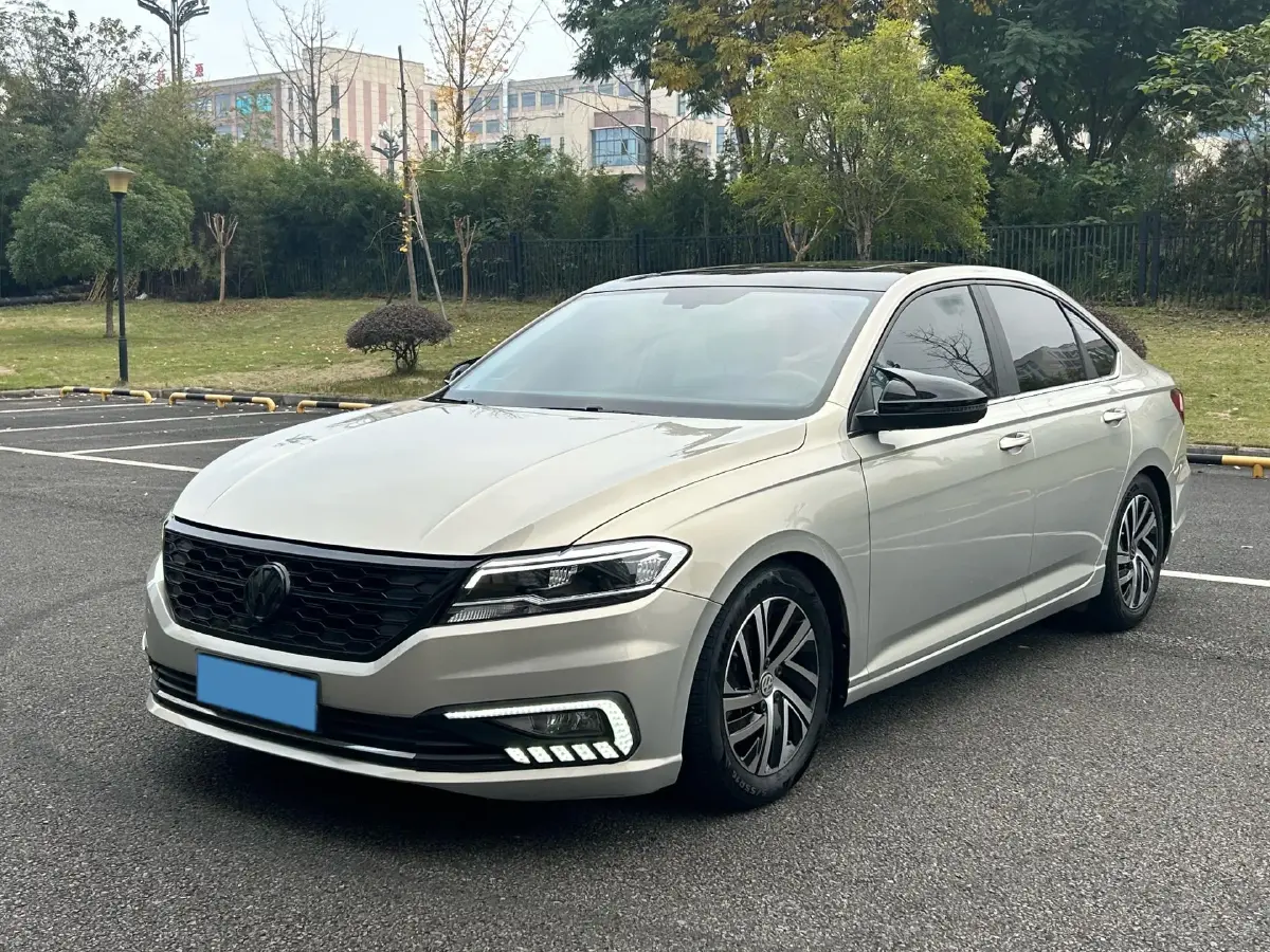 2022 Volkswagen Sagitar 1.2T 116HP L4 7DCT