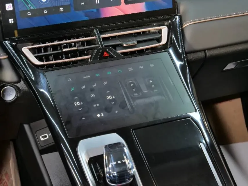 2022 WEY Mocha 1.5T 156HP L4 2DHT PHEV 39.67KWH,autocango,china used car exporter,china ev exporter,chinese used car exporter,chinese used ev exporter