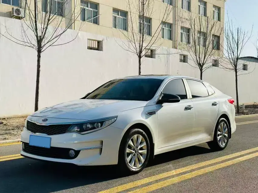 2016 Kia K5 2.0L 161HP L4 6AT