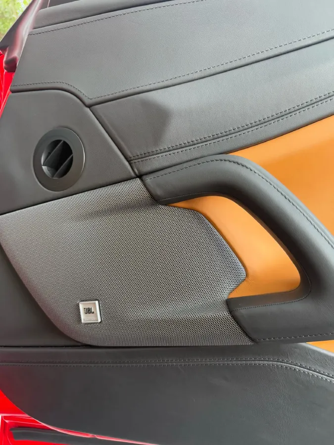 2017 Ferrari GTC4 Lusso 3.9T 609HP V8 7DCT,autocango,china used car exporter,china ev exporter,chinese used car exporter,chinese used ev exporter