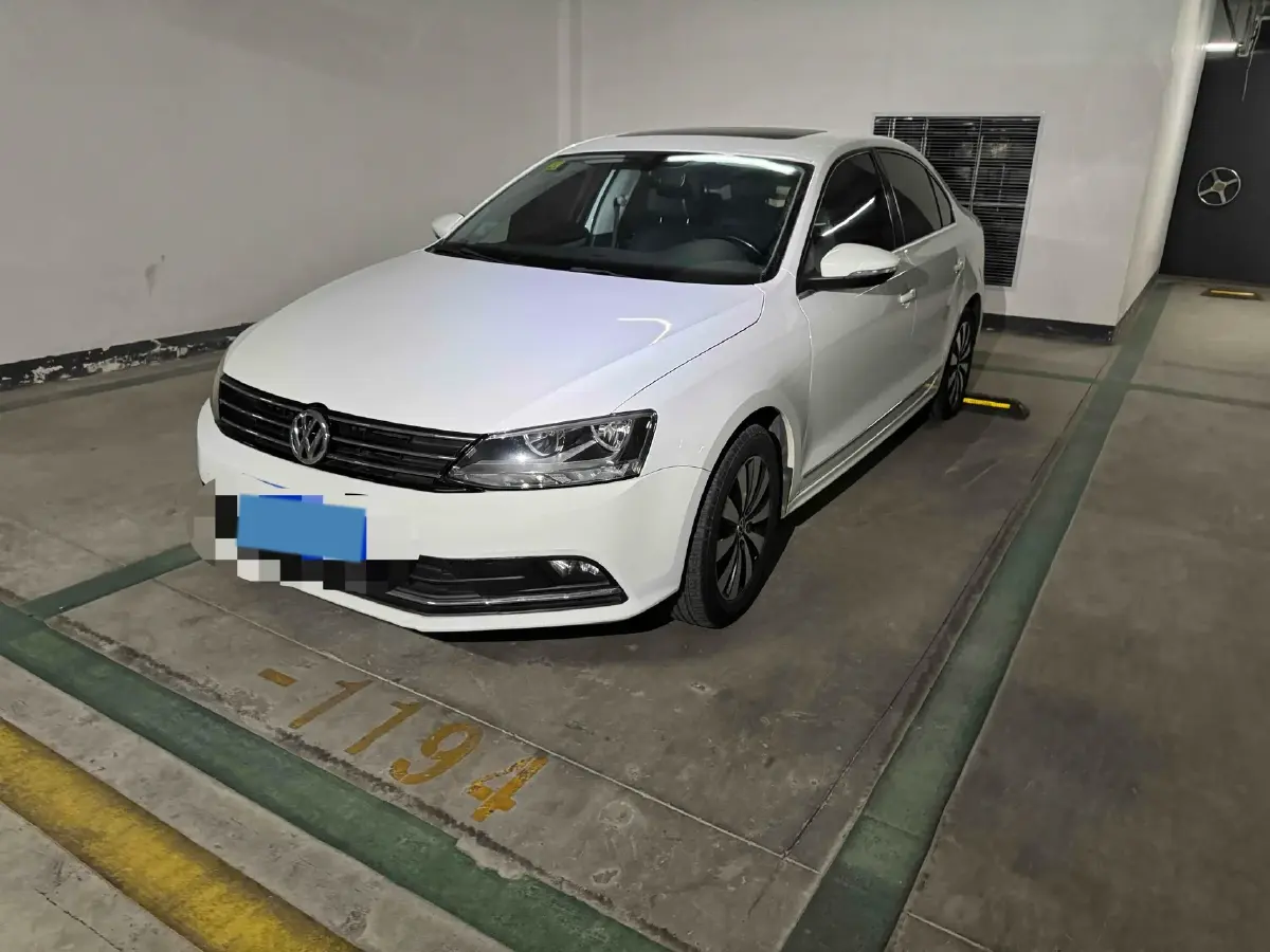 2018 Volkswagen Sagitar 1.2T 110HP L4 7DCT