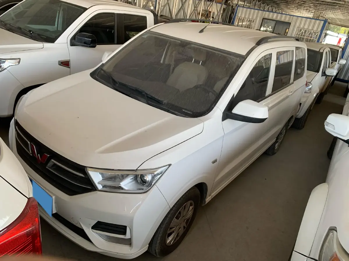 2021 WuLing RongGuang New Truck 1.5L 99HP L4 5MT