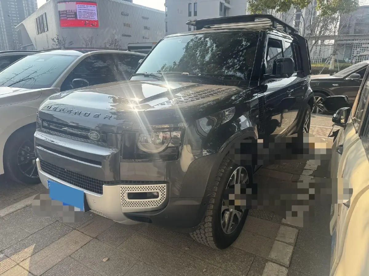 2025 Land Rover Defender 3.0T 400HP L6 8AT