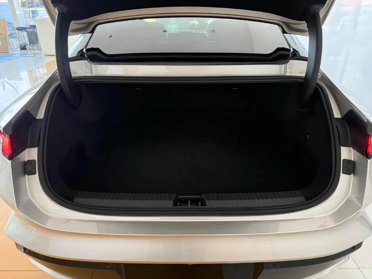 2025 LYNK&CO Z10 BEV 95KWH,autocango,china used car exporter,china ev exporter,chinese used car exporter,chinese used ev exporter