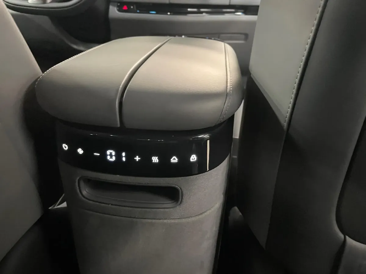 2025 Zeekr MIX BEV 102KWH,autocango,china used car exporter,china ev exporter,chinese used car exporter,chinese used ev exporter