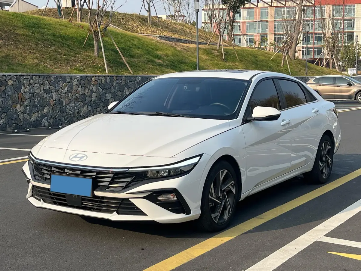 2023 Hyundai Elantra 1.5L 115HP L4 CVT