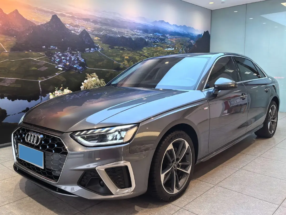 2022 Audi A4L 2.0T 190HP L4 7DCT