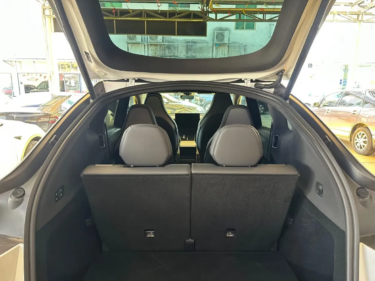 2025 Tesla Model Y L BEV,autocango,china used car exporter,china ev exporter,chinese used car exporter,chinese used ev exporter