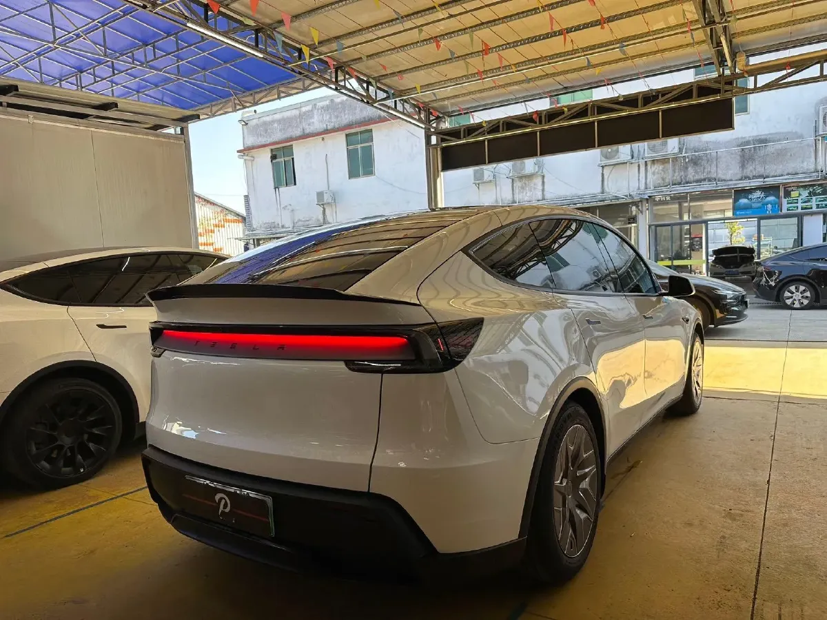 2025 Tesla Model Y L BEV,autocango,china used car exporter,china ev exporter,chinese used car exporter,chinese used ev exporter