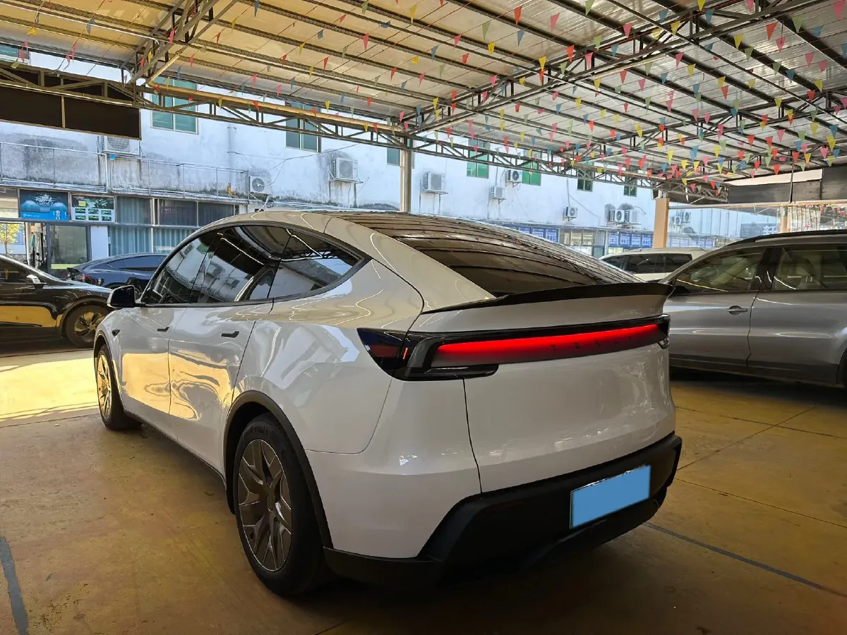 2025 Tesla Model Y L BEV,autocango,china used car exporter,china ev exporter,chinese used car exporter,chinese used ev exporter