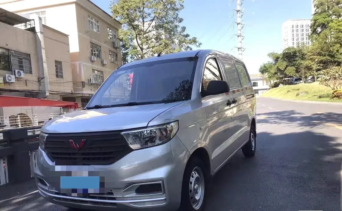 2022 WuLing HongGuang V 1.5L 99HP L4 6MT