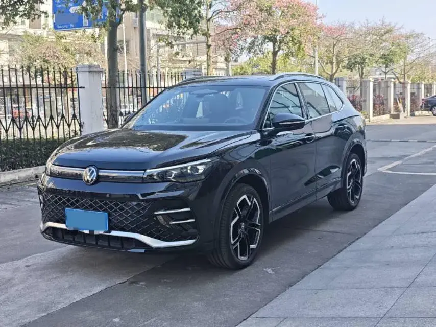 2025 Volkswagen Tiguan L 2.0T 220HP L4 7DCT