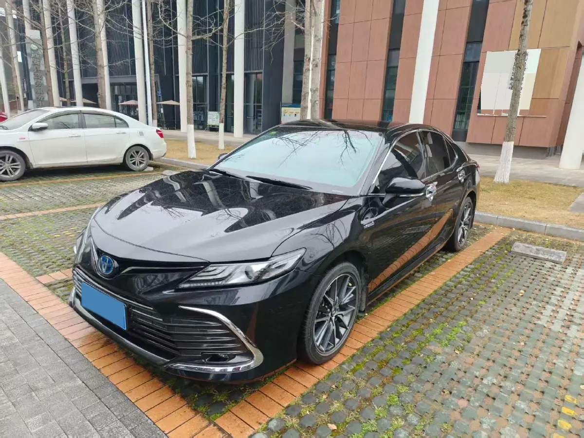 2023 Toyota Camry 2.5L 178HP L4 E-CVT Hybrid