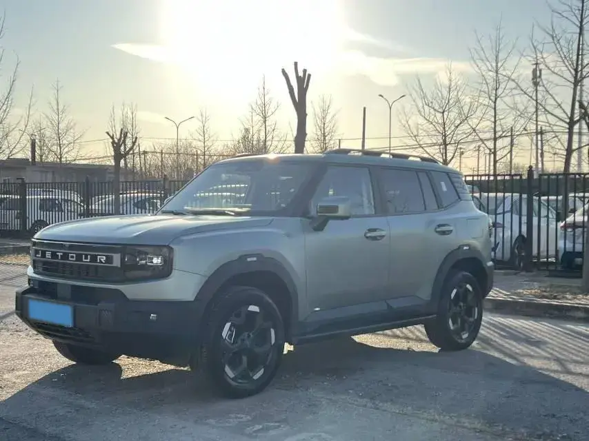 2025 Jetour Traveller 2.0T 254HP L4 7DCT