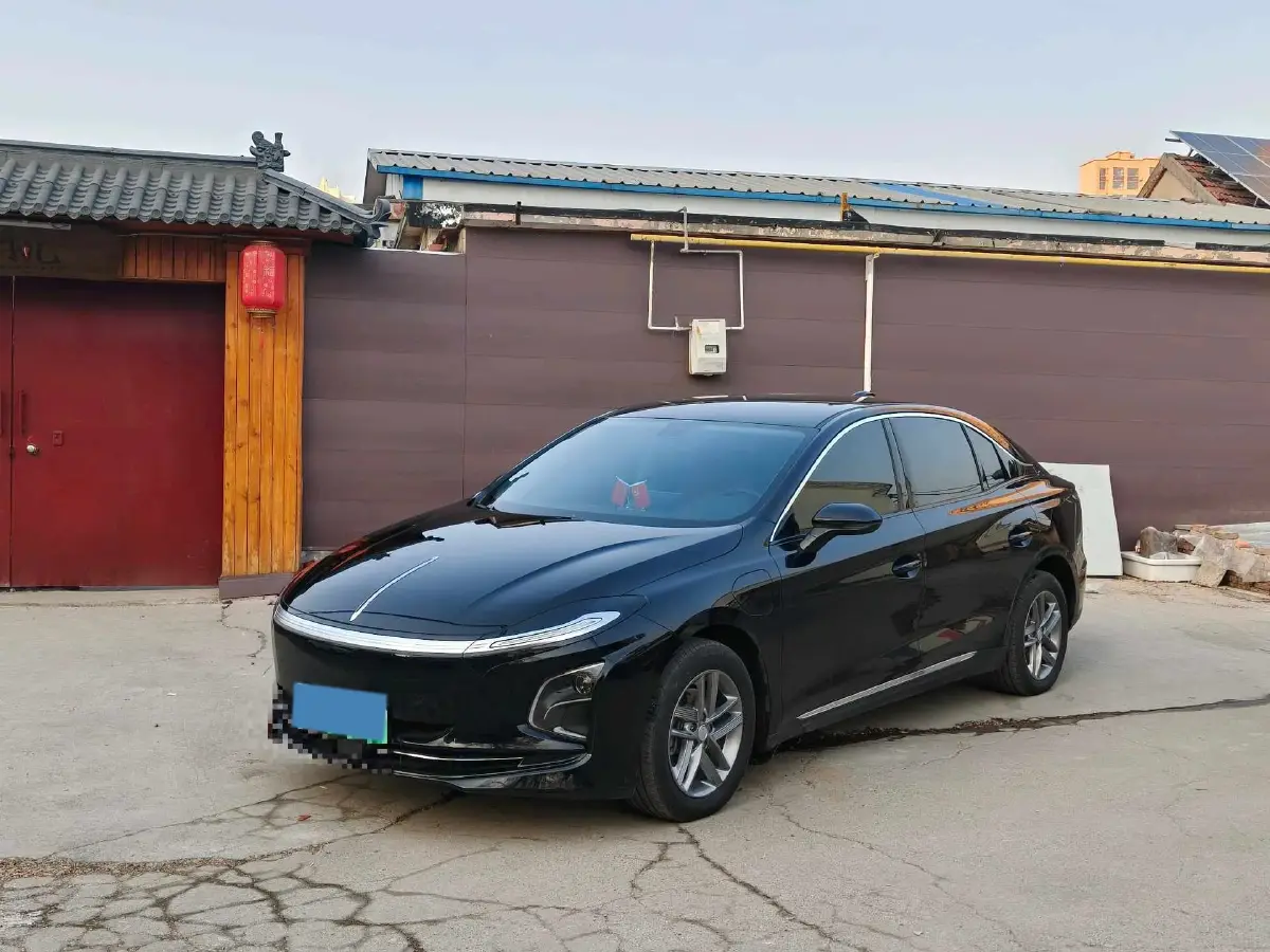 2025 HongQi E-QM5 BEV