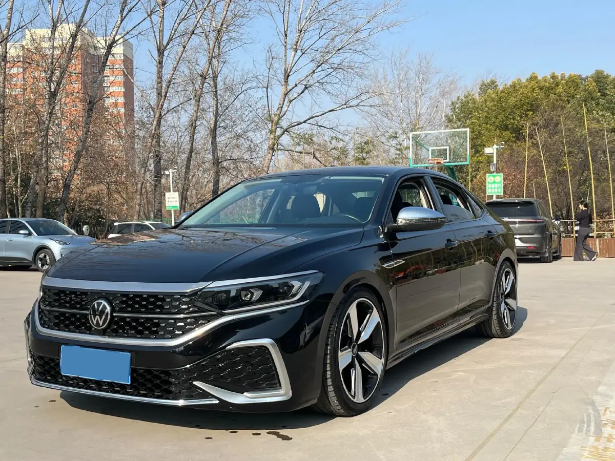 2023 Volkswagen Passat 2.0T 186HP L4 7DCT