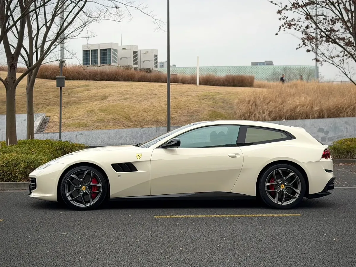 2017 Ferrari GTC4 Lusso 3.9T 609HP V8 7DCT,autocango,china used car exporter,china ev exporter,chinese used car exporter,chinese used ev exporter