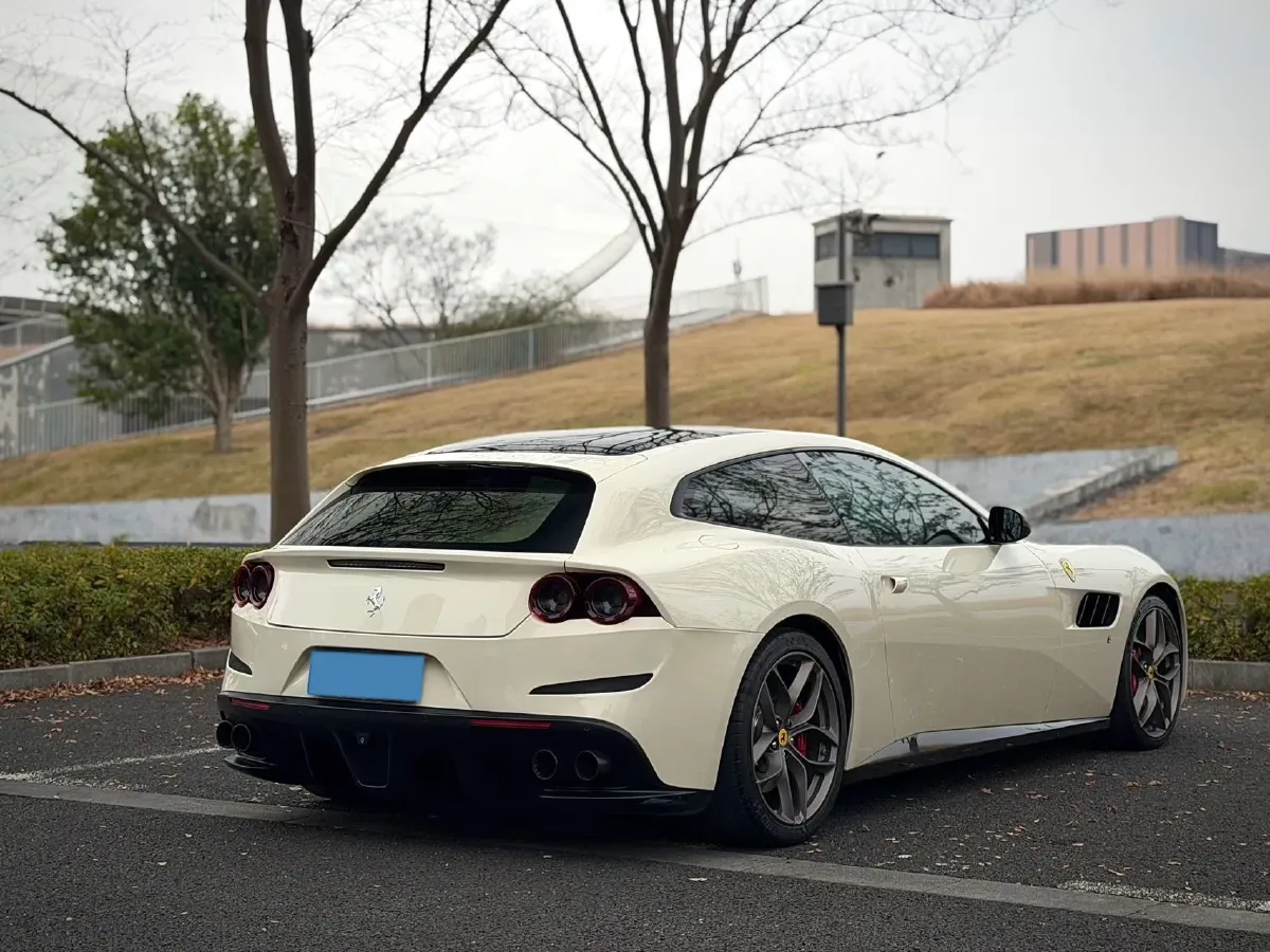 2017 Ferrari GTC4 Lusso 3.9T 609HP V8 7DCT,autocango,china used car exporter,china ev exporter,chinese used car exporter,chinese used ev exporter