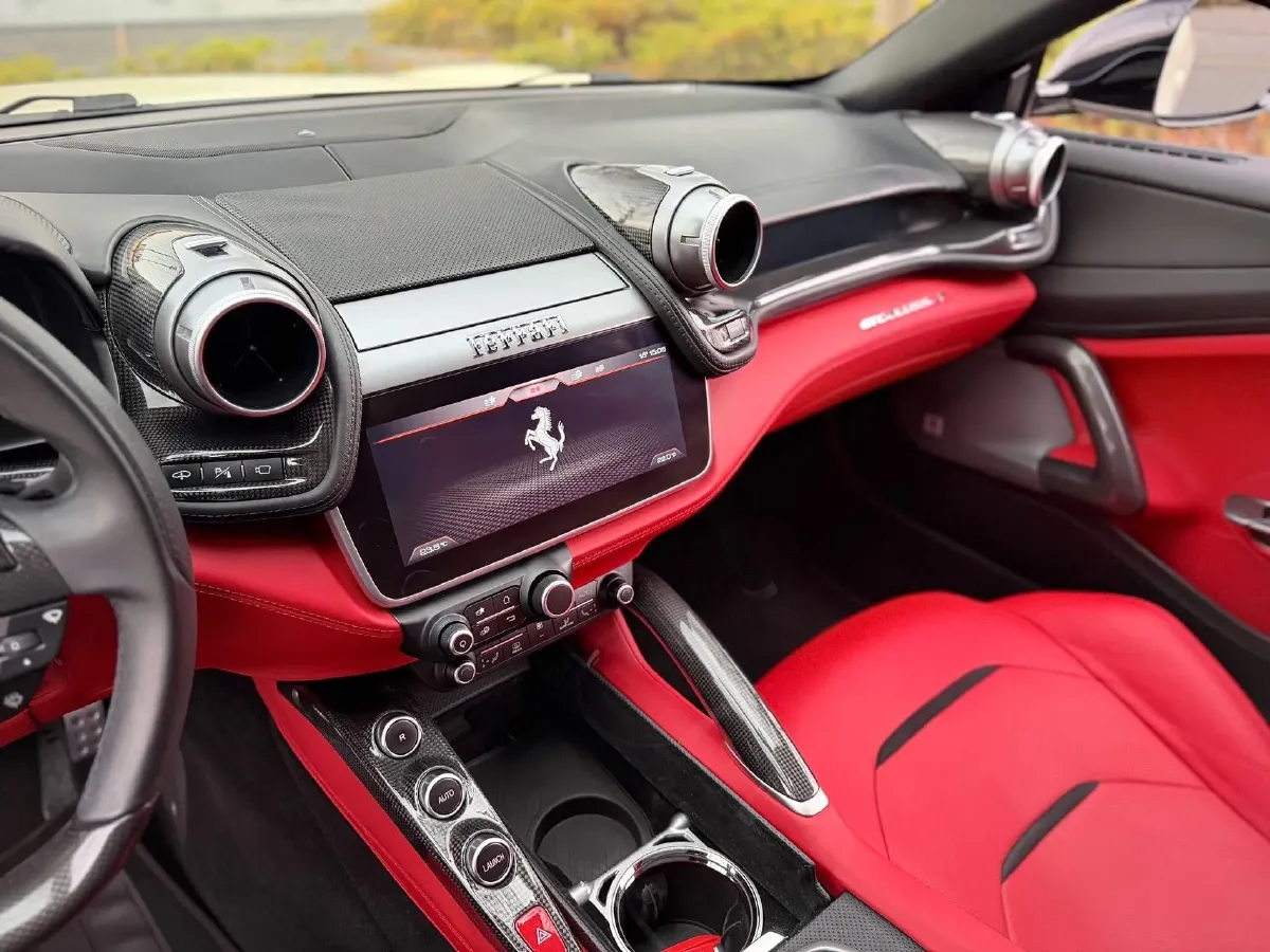 2017 Ferrari GTC4 Lusso 3.9T 609HP V8 7DCT,autocango,china used car exporter,china ev exporter,chinese used car exporter,chinese used ev exporter