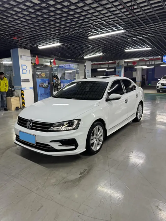 2018 Volkswagen Sagitar 1.4T 150HP L4 7DCT