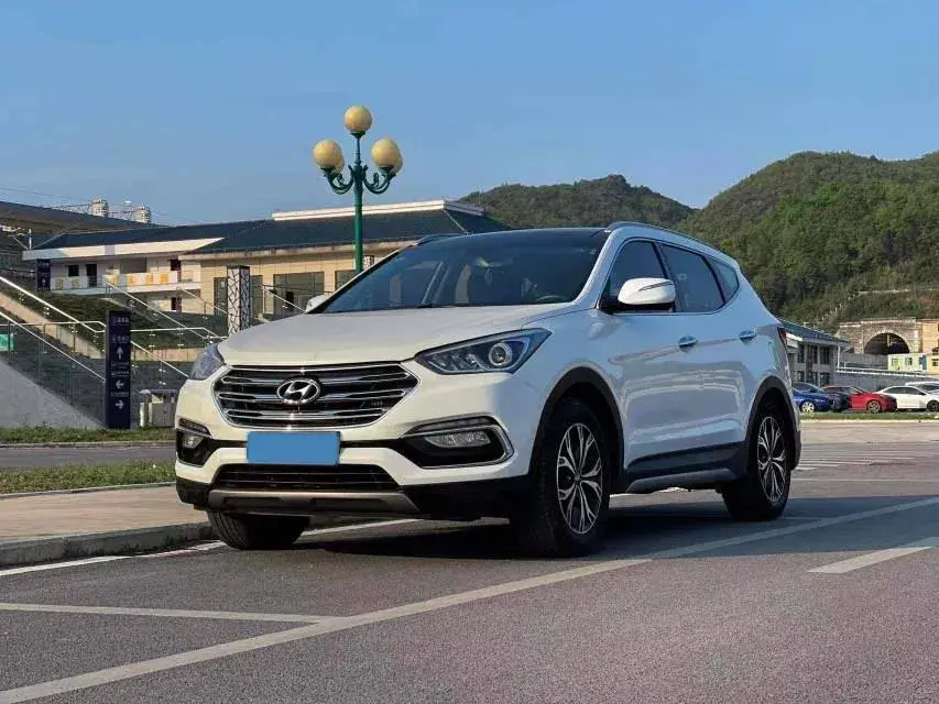 2017 Hyundai Santafe 2.0T 245HP L4 6AT