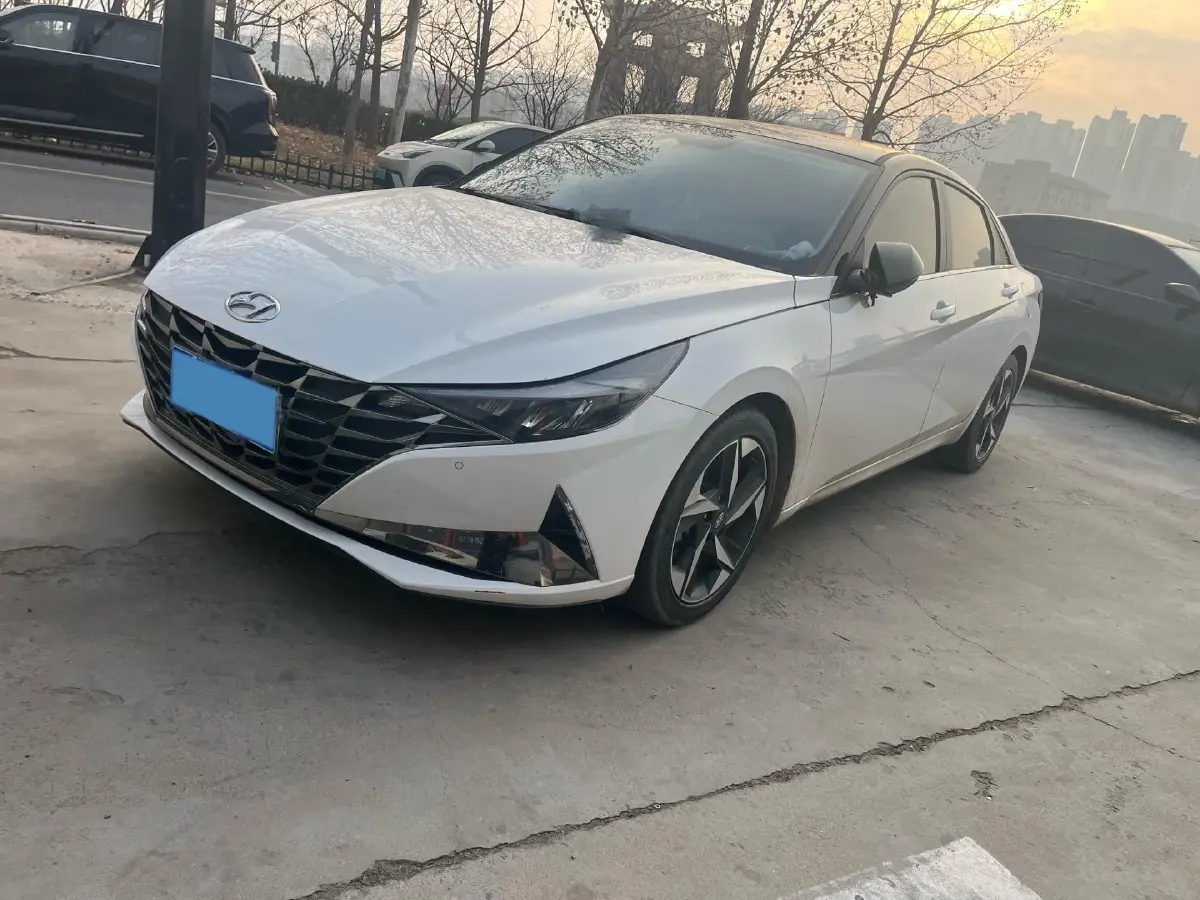 2023 Hyundai Elantra 1.5L 115HP L4 CVT