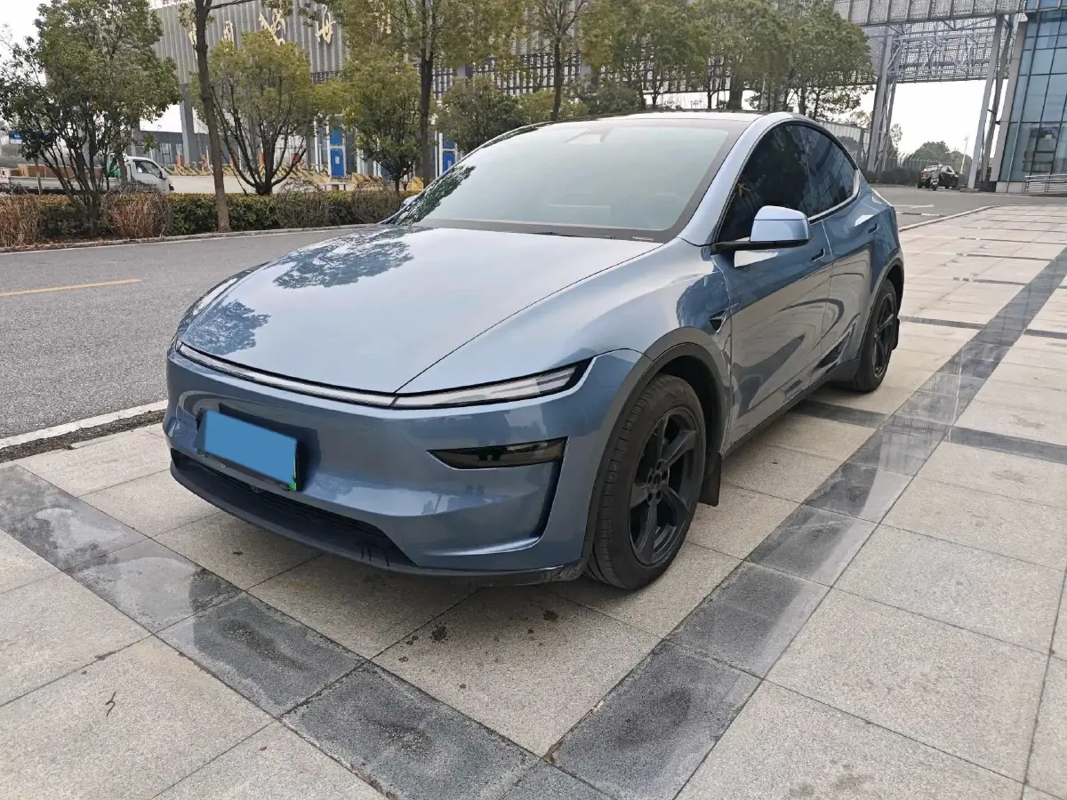 2025 Tesla Model Y BEV 62.5KWH