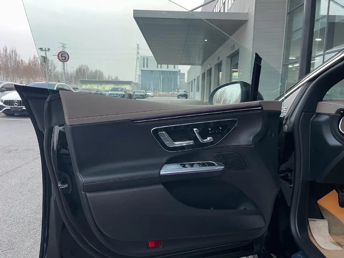 2025 Mercedes-Benz EQE Class BEV 96.1KWH,autocango,china used car exporter,china ev exporter,chinese used car exporter,chinese used ev exporter