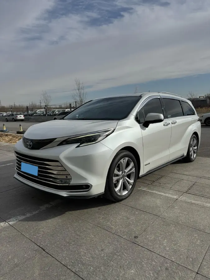 2021 Toyota Sienna 2.5L 192HP L4 E-CVT Hybrid