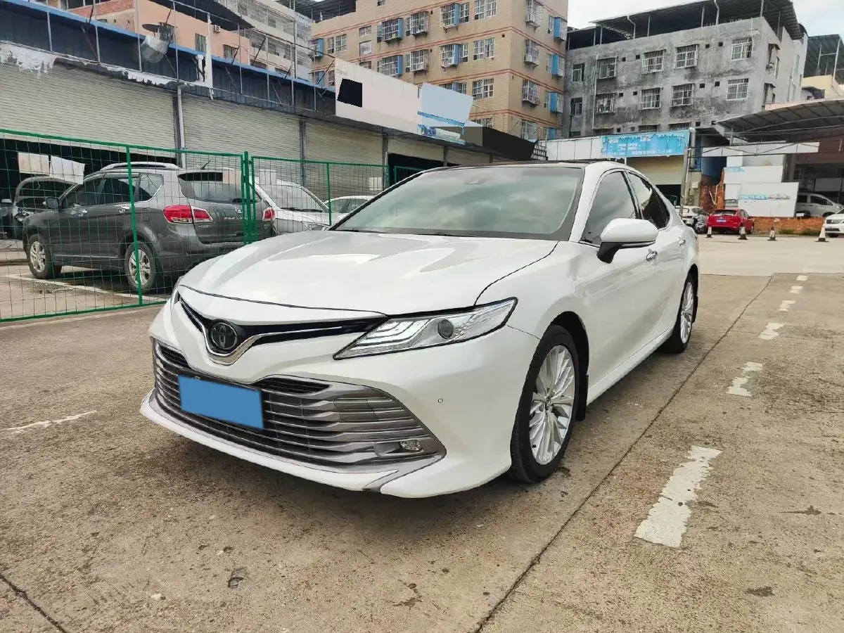 2019 Toyota Camry 2.5L 209HP L4 8AT