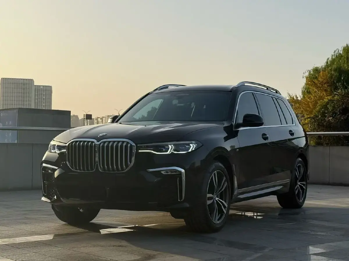 2023 BMW X7 3.0T 381HP L6 8AT