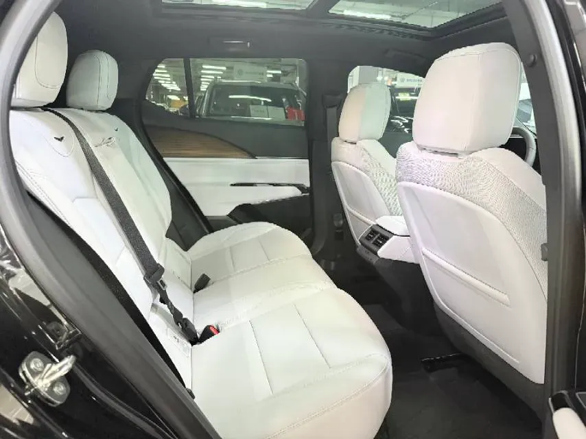 2023 Cadillac GT4 1.5T 211HP L4 9AT,autocango,china used car exporter,china ev exporter,chinese used car exporter,chinese used ev exporter