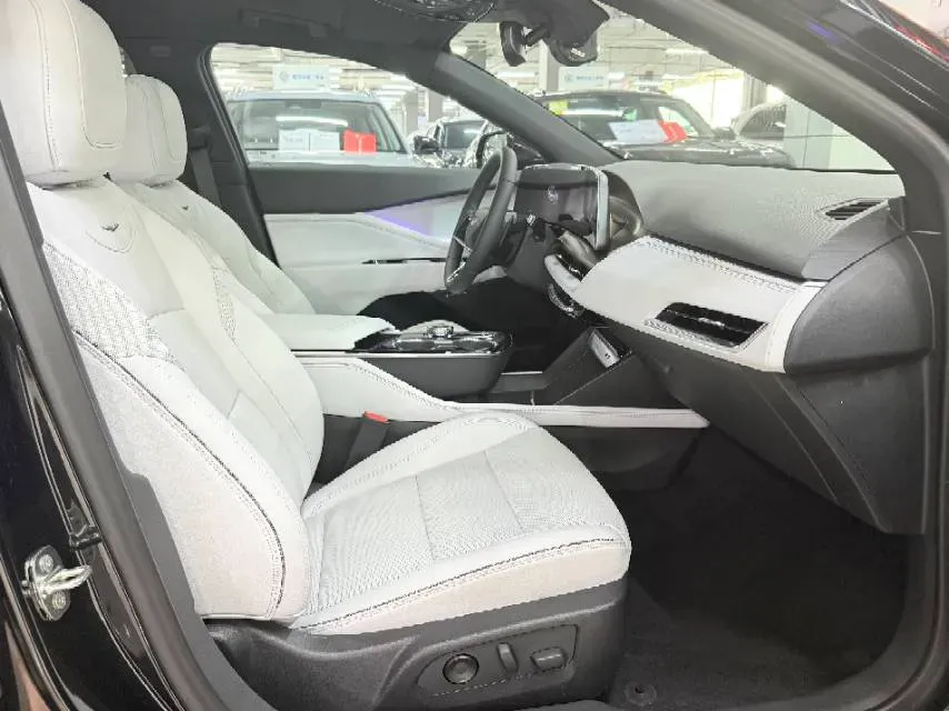 2023 Cadillac GT4 1.5T 211HP L4 9AT,autocango,china used car exporter,china ev exporter,chinese used car exporter,chinese used ev exporter