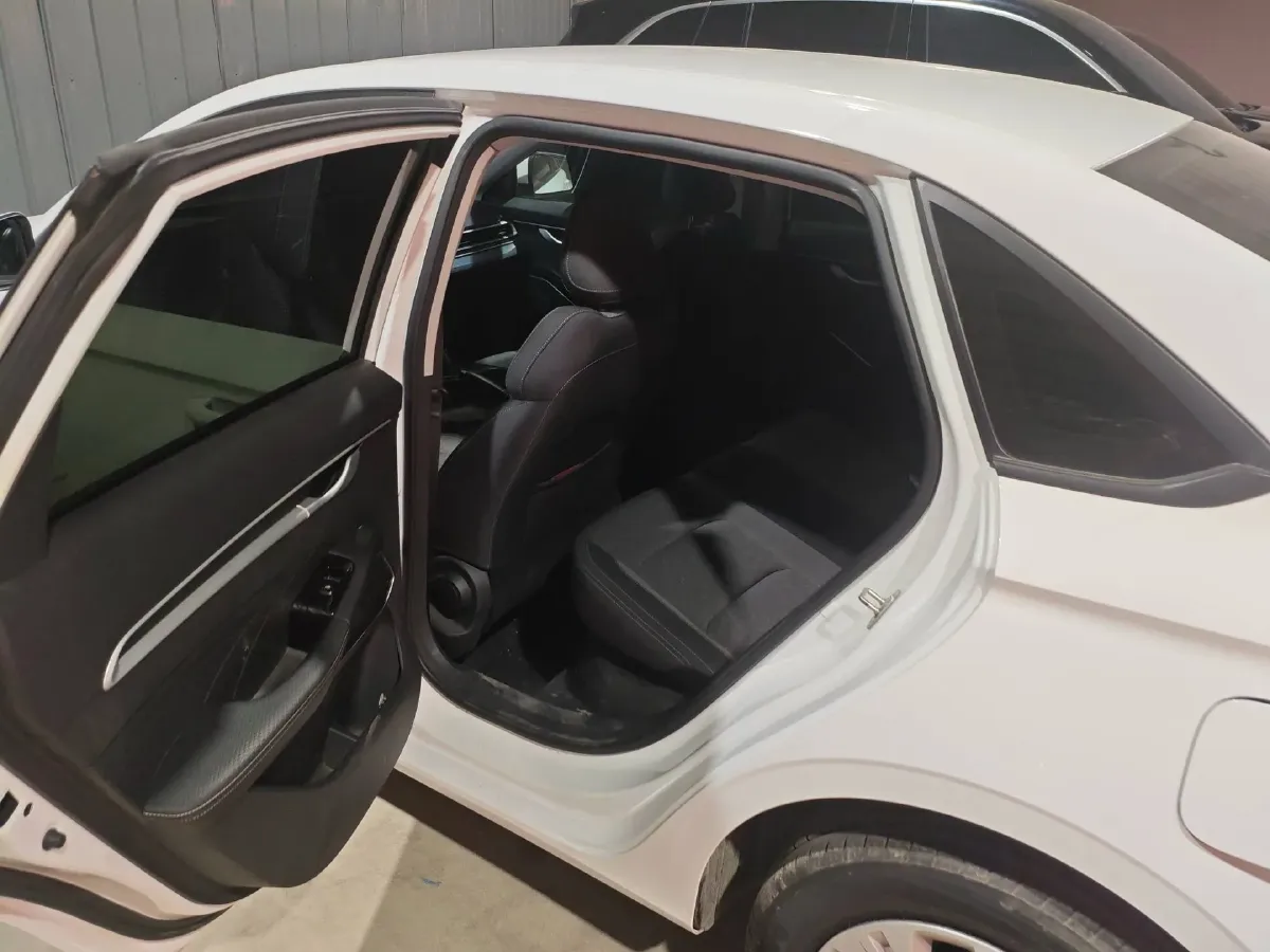 2025 Geely Emgrand 1.5L 127HP L4 5MT,autocango,china used car exporter,china ev exporter,chinese used car exporter,chinese used ev exporter