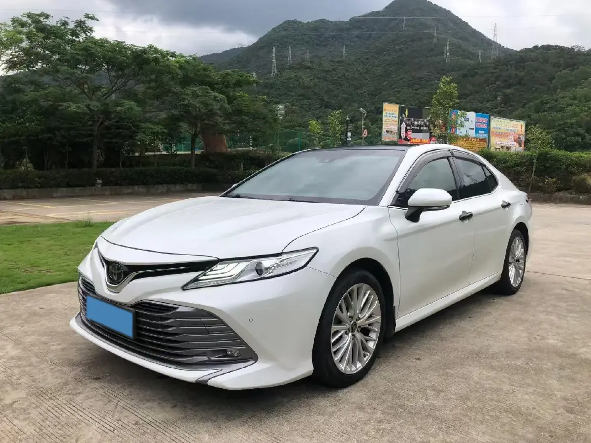 2018 Toyota Camry 2.5L 209HP L4 8AT