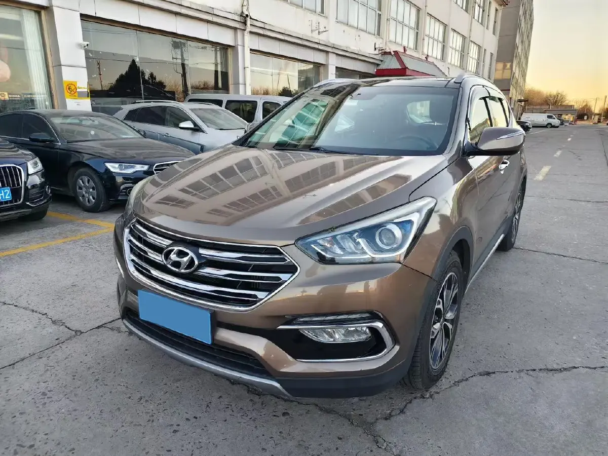 2017 Hyundai Santafe 2.0T 245HP L4 6AT