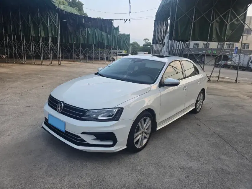 2018 Volkswagen Sagitar 1.4T 150HP L4 7DCT