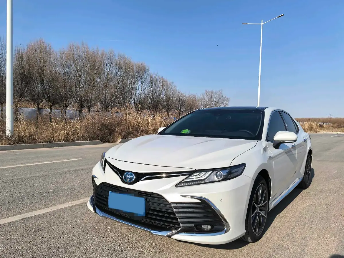 2023 Toyota Camry 2.5L 178HP L4 E-CVT Hybrid