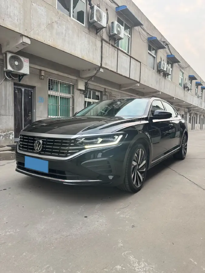 2024 Volkswagen Passat 2.0T 220HP L4 7DCT