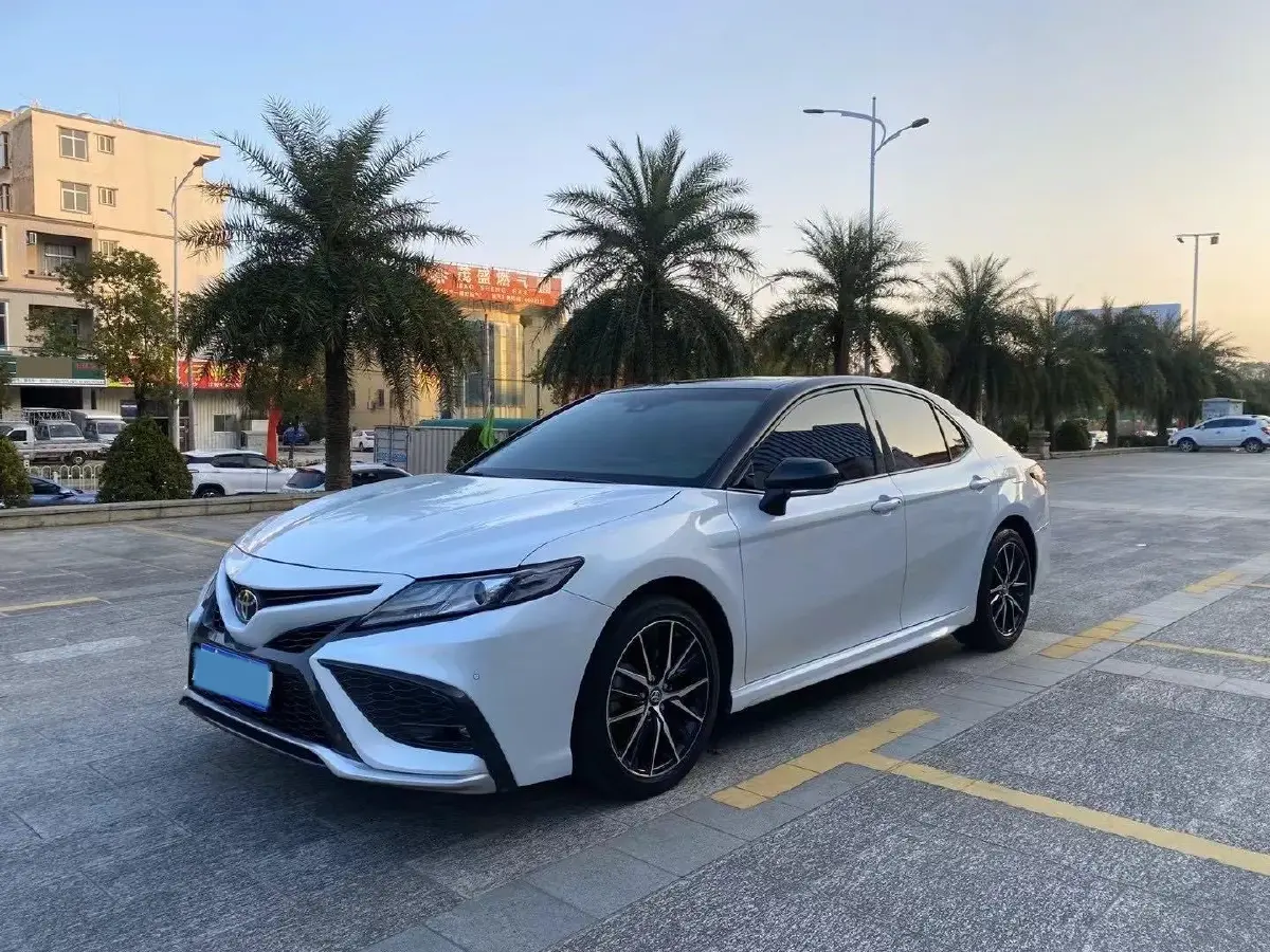 2021 Toyota Camry 2.5L 209HP L4 8AT