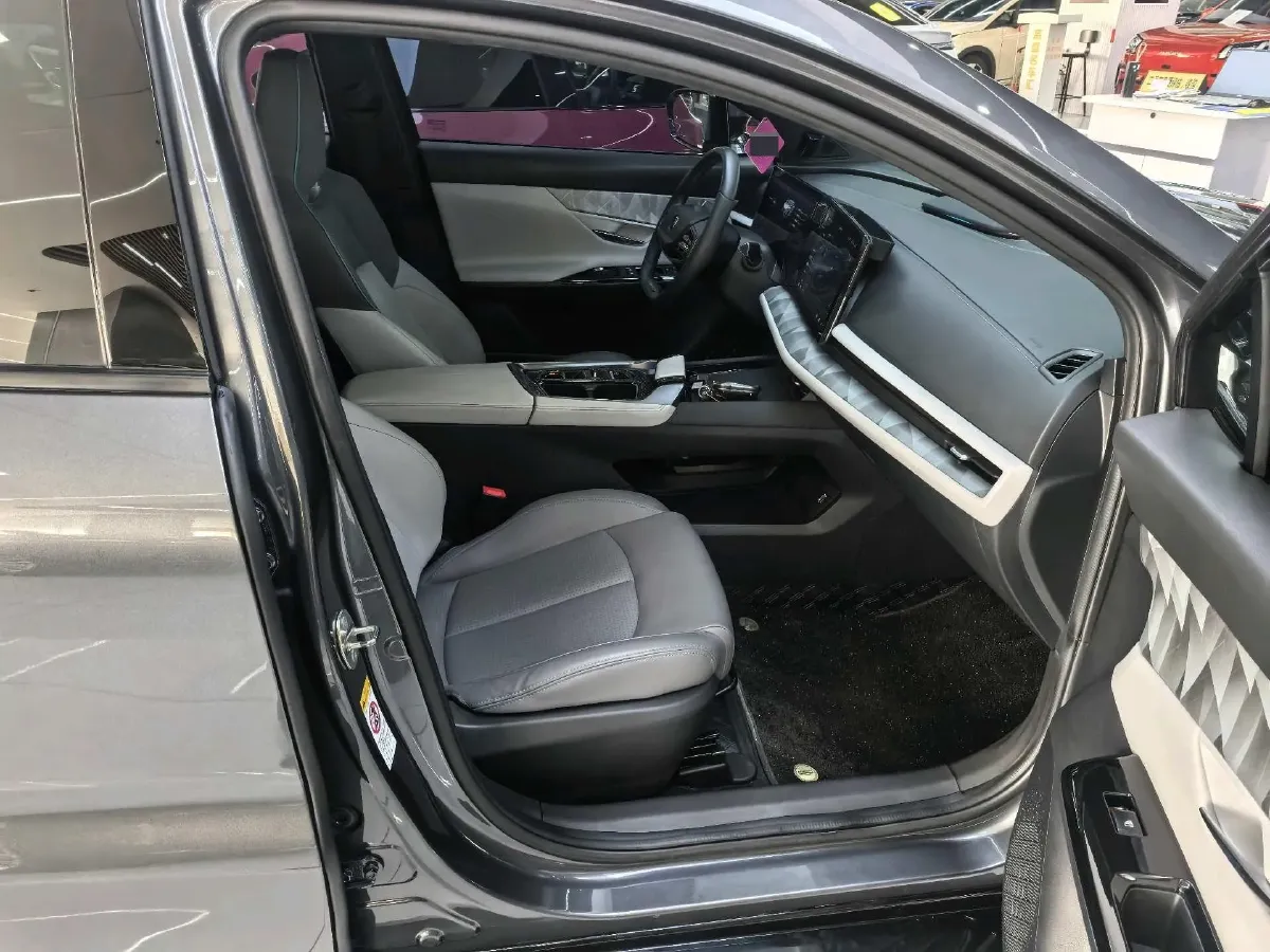 2023 ChangAn UNI-T 1.5T 188HP L4 7DCT,autocango,china used car exporter,china ev exporter,chinese used car exporter,chinese used ev exporter