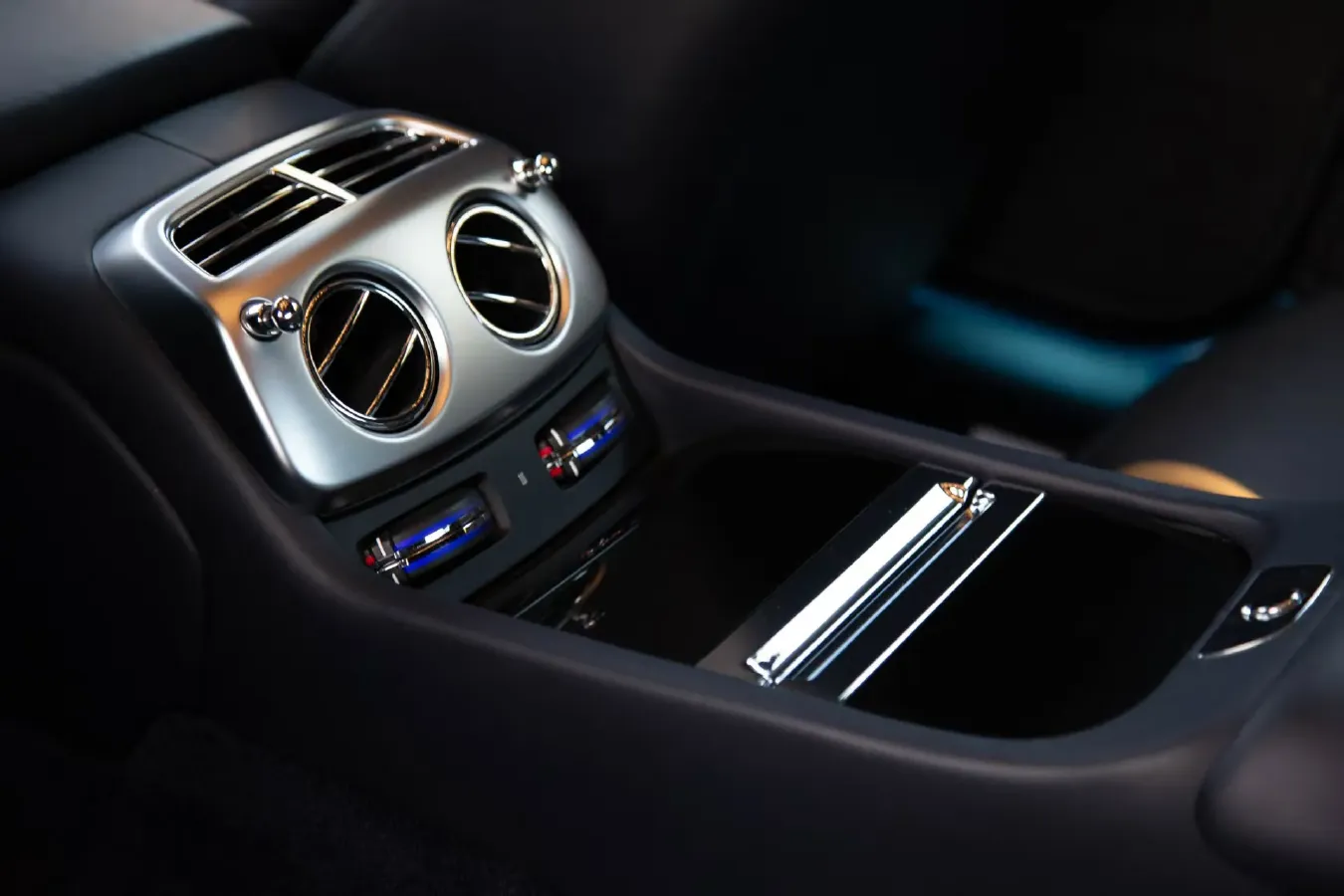 2018 Rolls-Royce Wraith 6.6T 632HP V12 8AT,autocango,china used car exporter,china ev exporter,chinese used car exporter,chinese used ev exporter