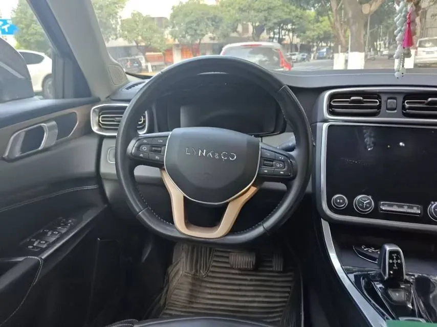 2017 Zotye SR9 2.0T 190HP L4 6DCT,autocango,china used car exporter,china ev exporter,chinese used car exporter,chinese used ev exporter